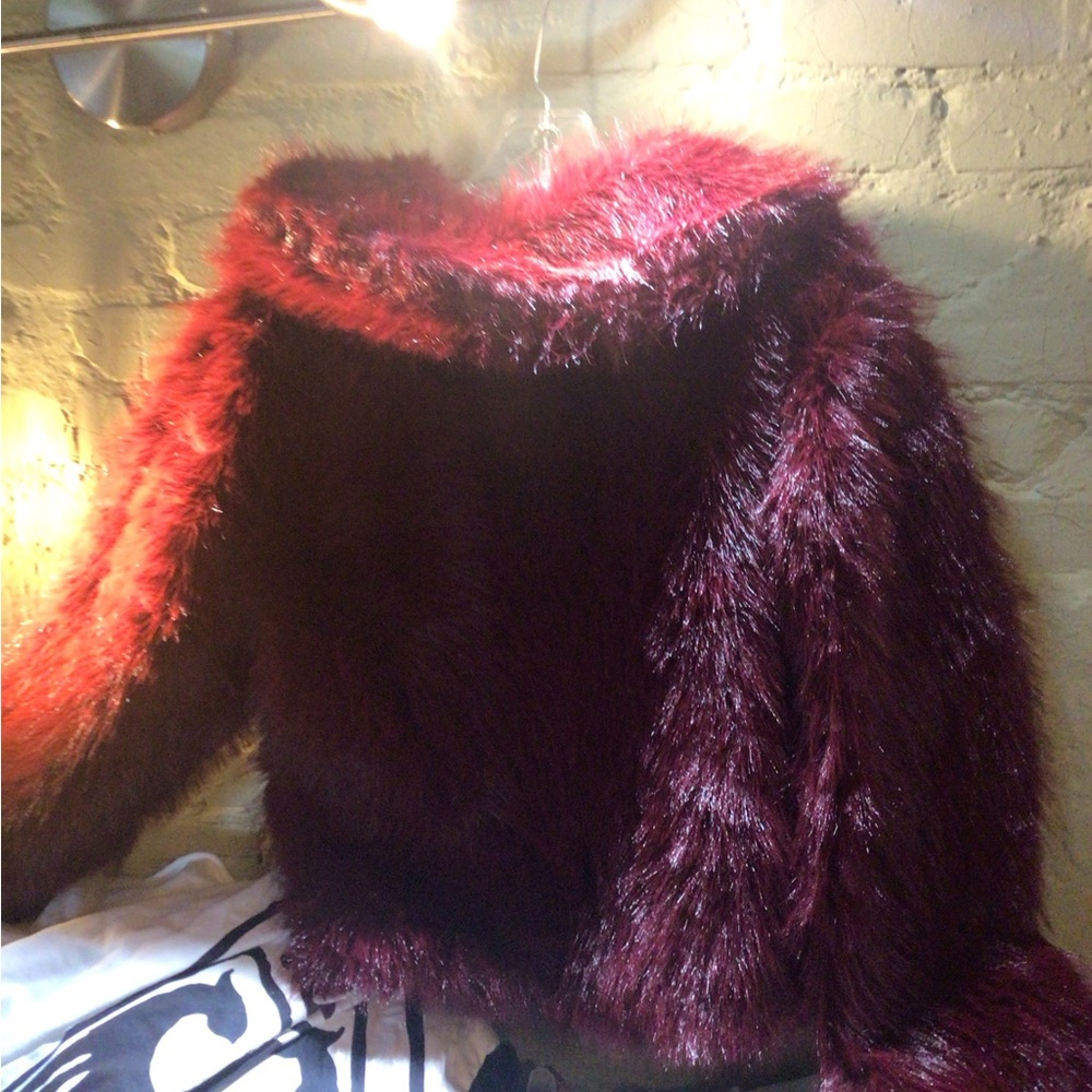 SALE! Luxurious Faux Fur Coat in Rich Burgundy - Picture 4 of 6